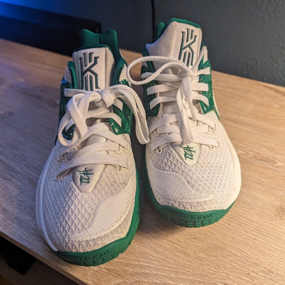 Nike youth 7 Kyrie green and white speckle worn but good condition - Picture 5 of 12